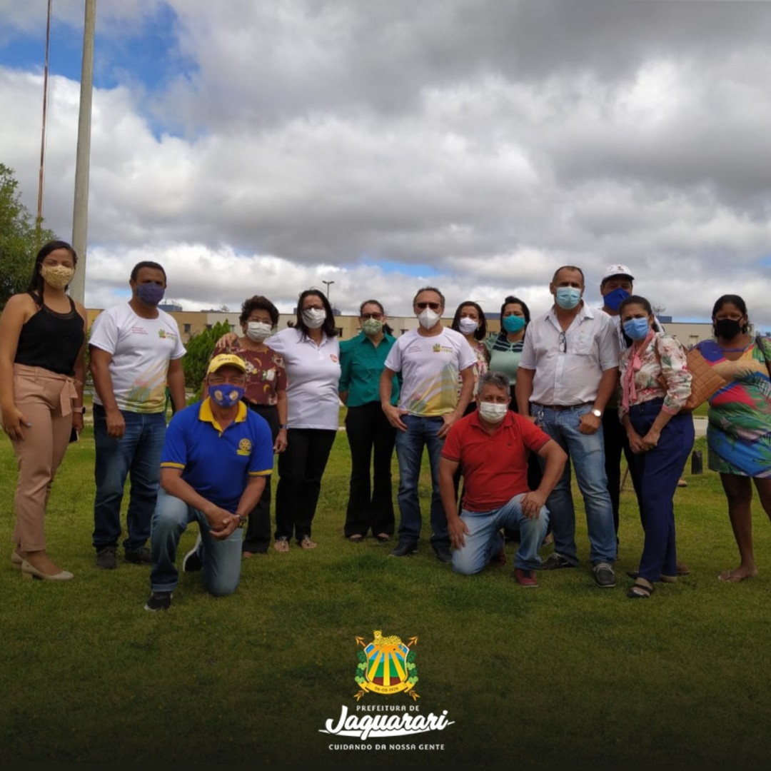 Praça Ariomar Rocha em Pilar recebeu 37 mudas de árvores  nativas da caatinga do projeto Jaguarari Mais Verde