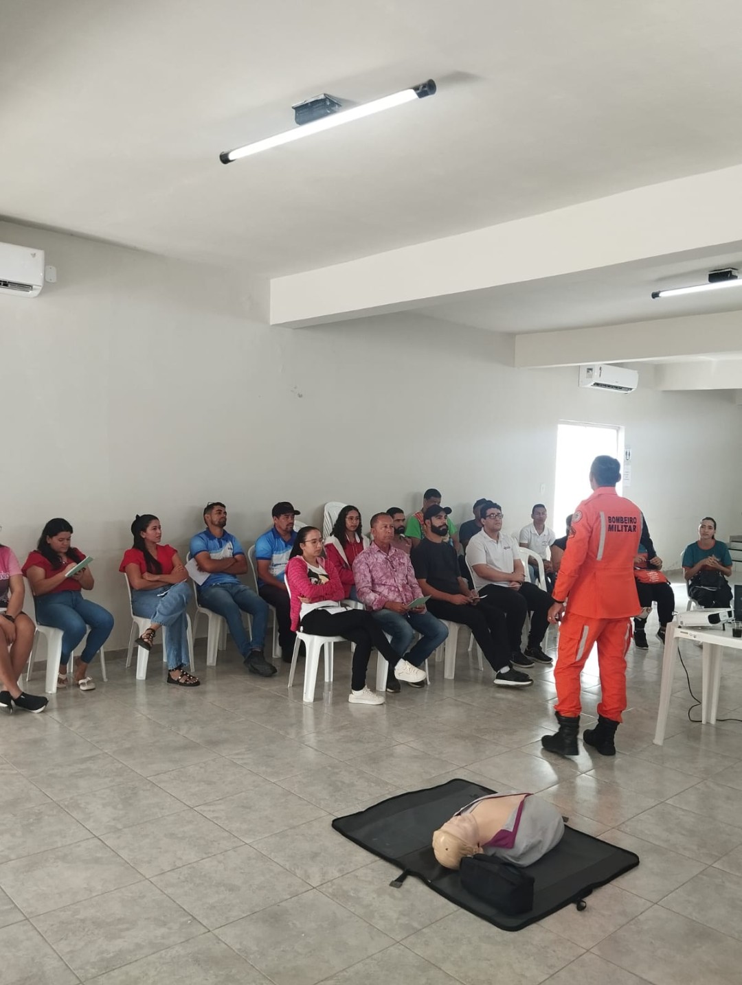 Prefeitura de Jaguarari realiza treinamento de combate a incêndios e primeiros socorros voltado para comerciantes e servidores públicos