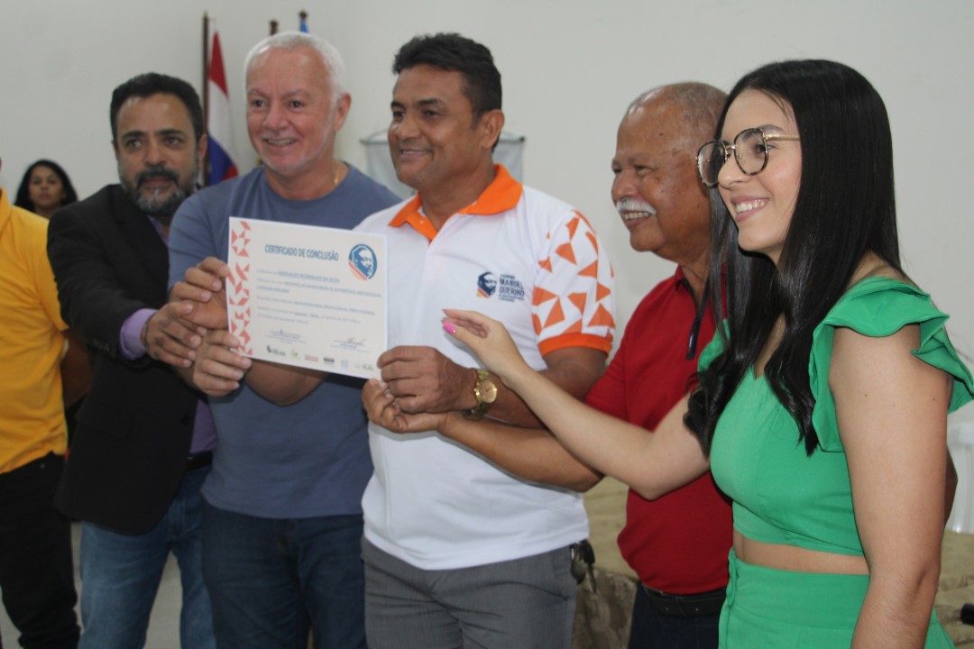 60 alunos do Programa Qualifica Bahia são certificados e instrumentos musicais são entregues à Escola João de Matos em evento realizado pela Prefeitura de Jaguarari